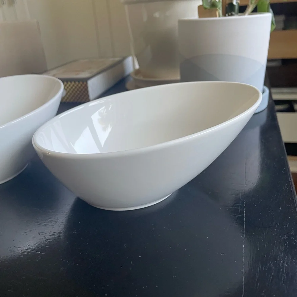 Elegant White Ceramic Bowls Slanted Design
